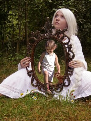 person, child, mirror-1435541.jpg